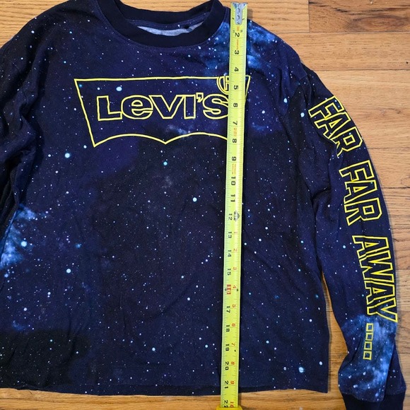Levi’s x Star Wars T Shirt Womens Size XS Galaxy AOP Long Sleeve Cropped Boxy - Picture 2 of 5